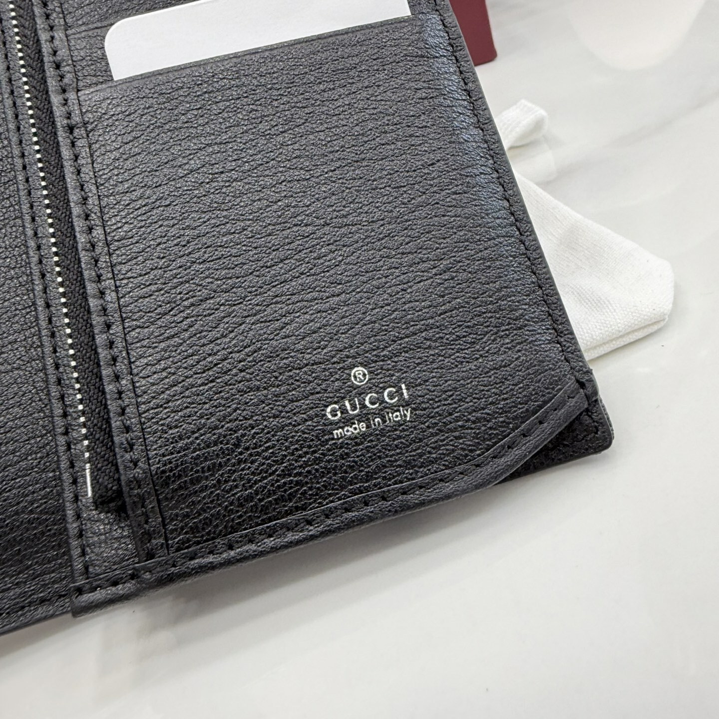 �������� GU��I Essence Classic (����, ��� 1)