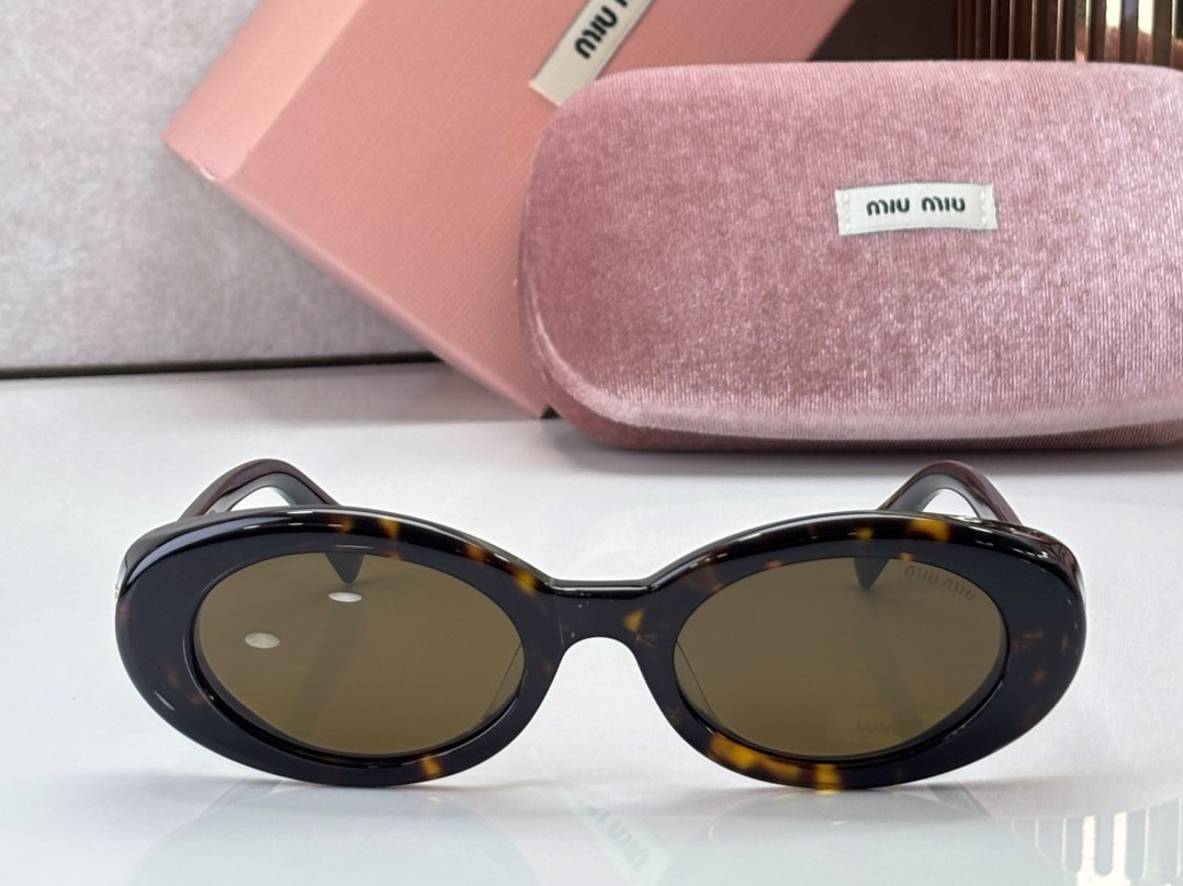 ���� �������������� MIU MIU Eyewear (����, ��� 1)
