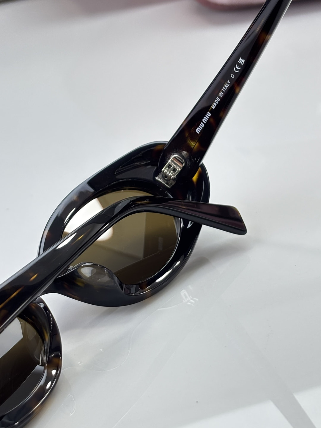 ���� �������������� MIU MIU Eyewear (����, ��� 3)