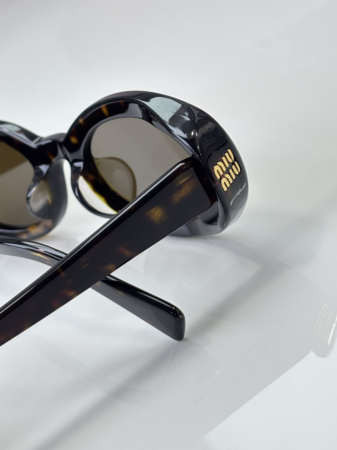 ���� �������������� MIU MIU Eyewear (����, ��� 4)