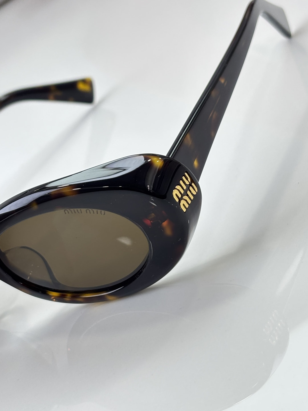���� �������������� MIU MIU Eyewear (����, ��� 5)