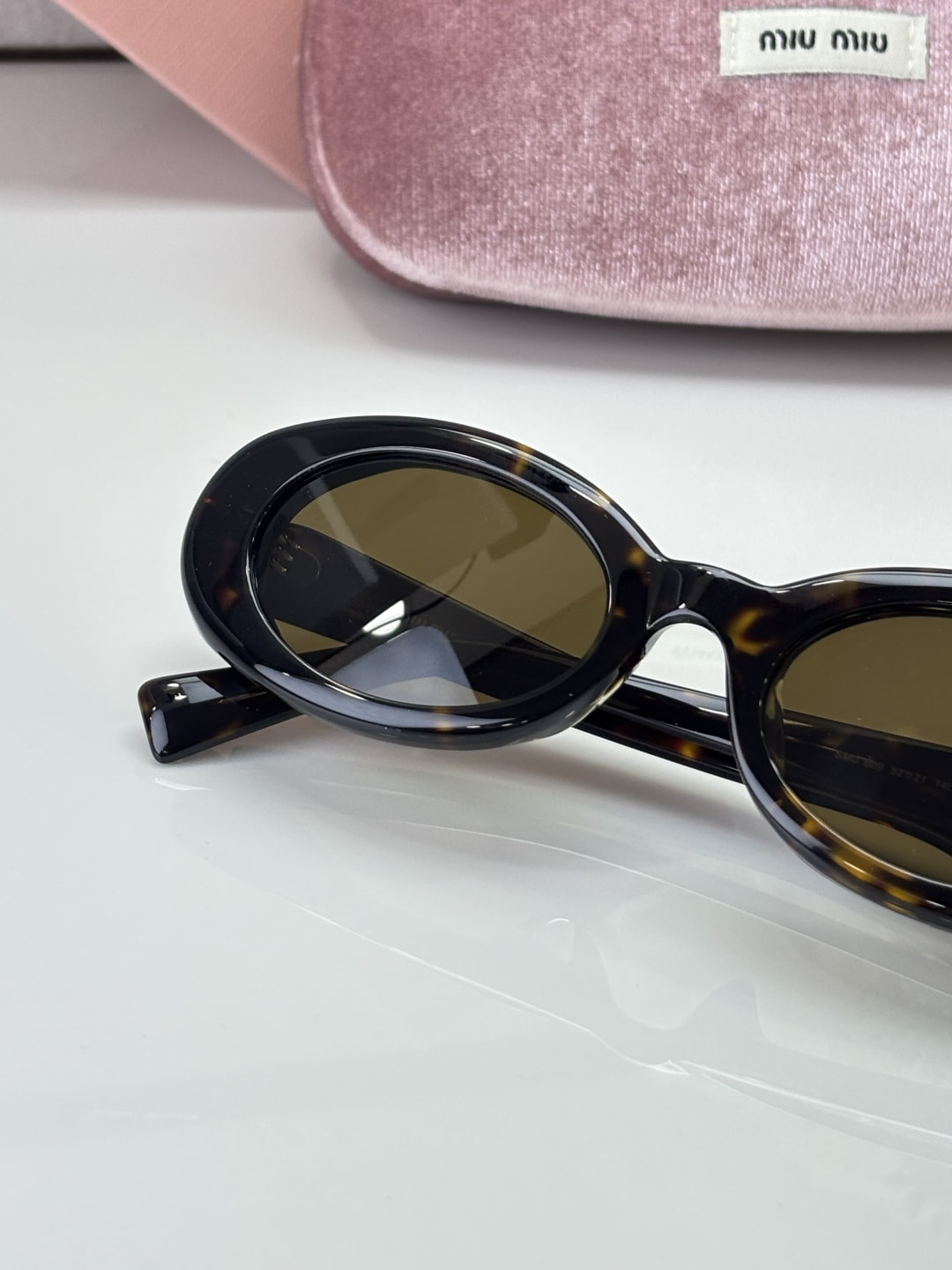 ���� �������������� MIU MIU Eyewear (����, ��� 6)