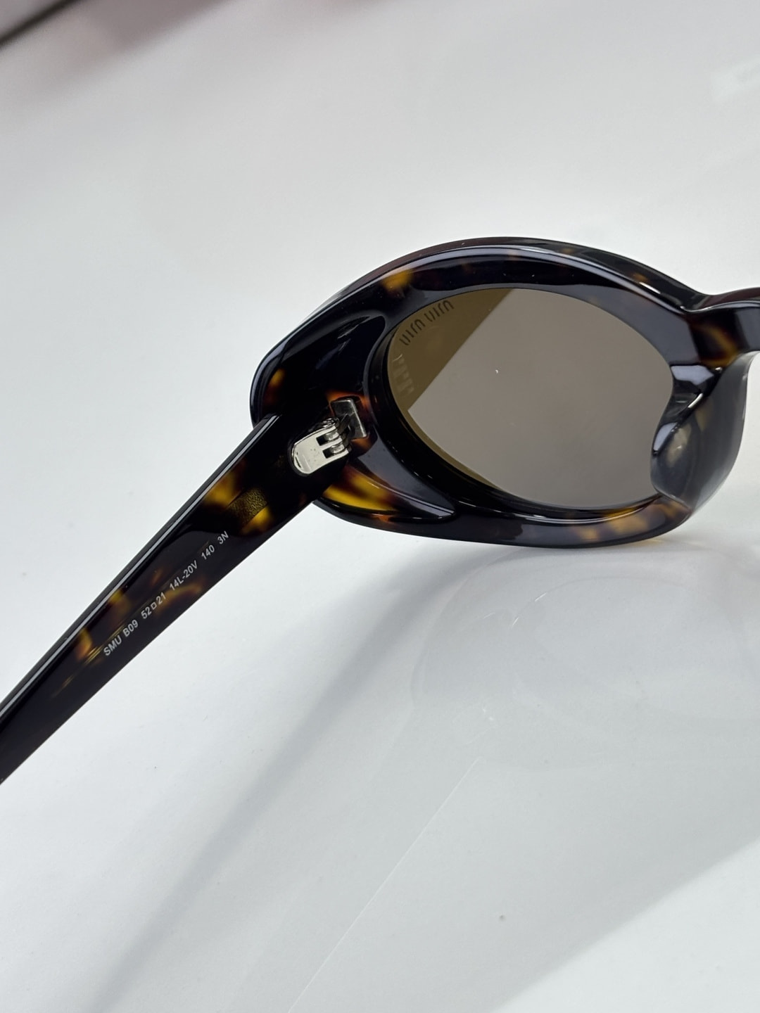 ���� �������������� MIU MIU Eyewear (����, ��� 8)