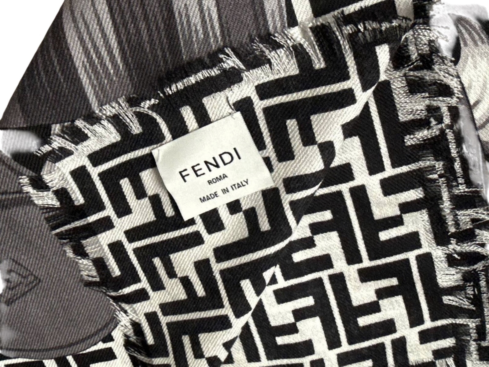Ïëàòîê êàøåìèðîâûé FÅNDI (âèä 5) Ïëàòîê êàøåìèðîâûé FÅNDI (ôîòî, âèä 5)