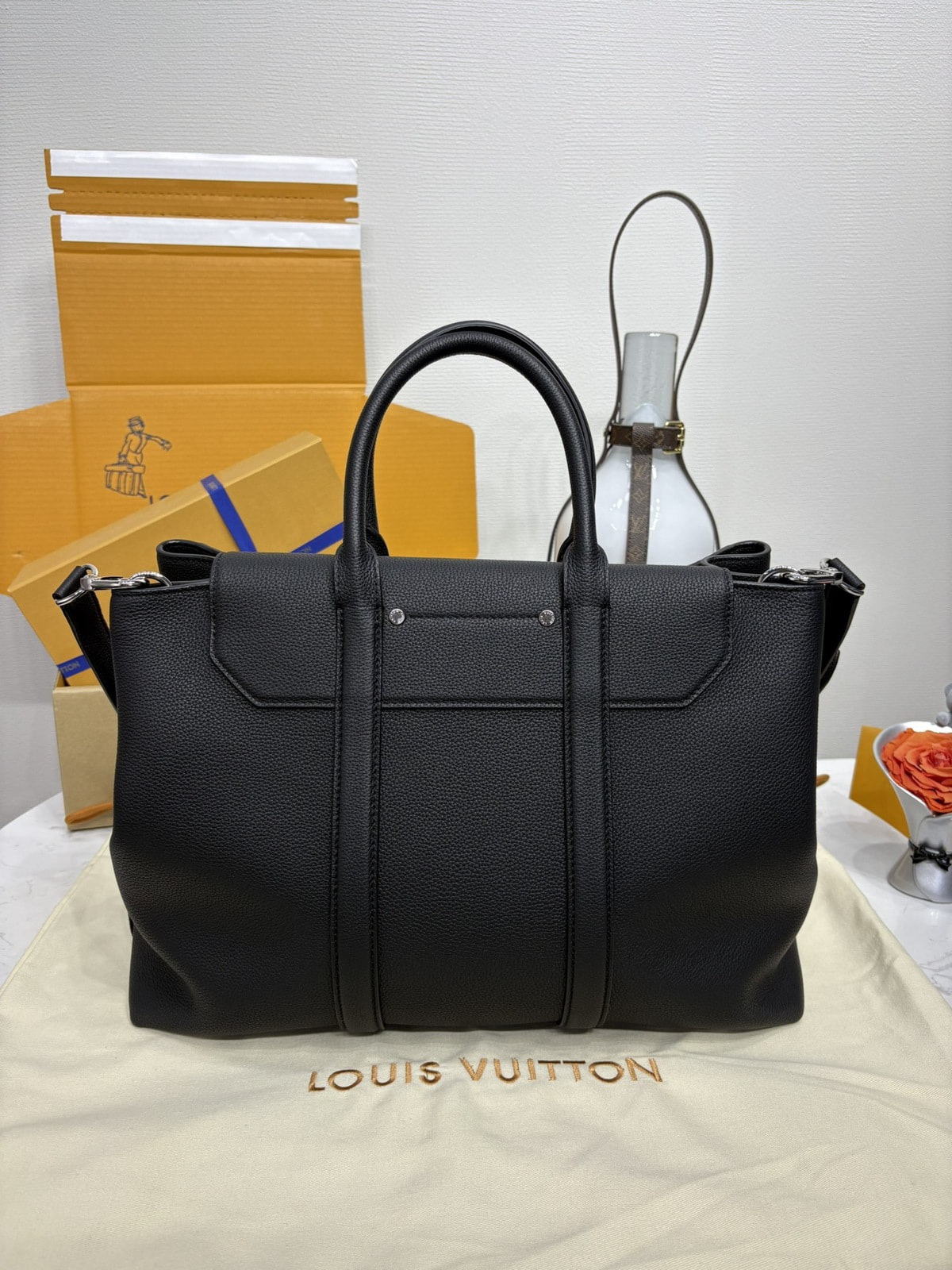 �����  L�UIS VUI���N Georges Tote (����, ��� 1)