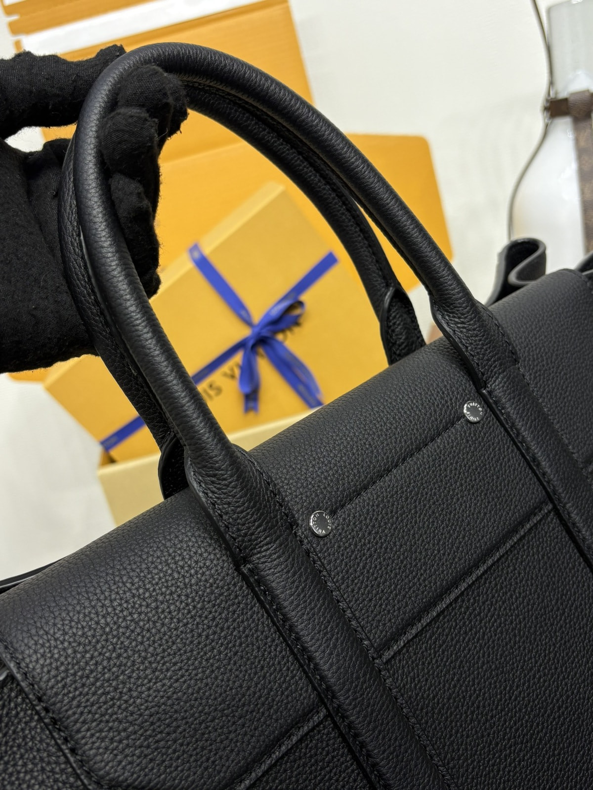 �����  L�UIS VUI���N Georges Tote (����, ��� 7)