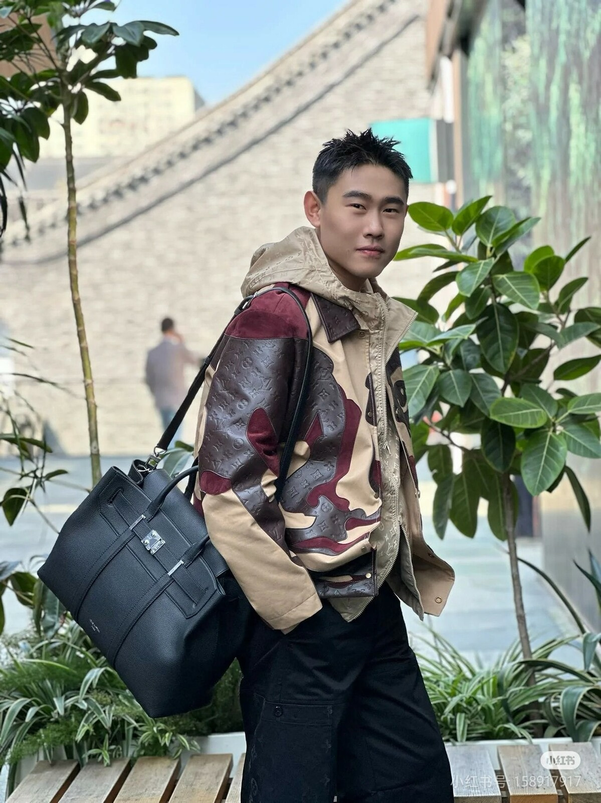 �����  L�UIS VUI���N Georges Tote (����, ��� 9)