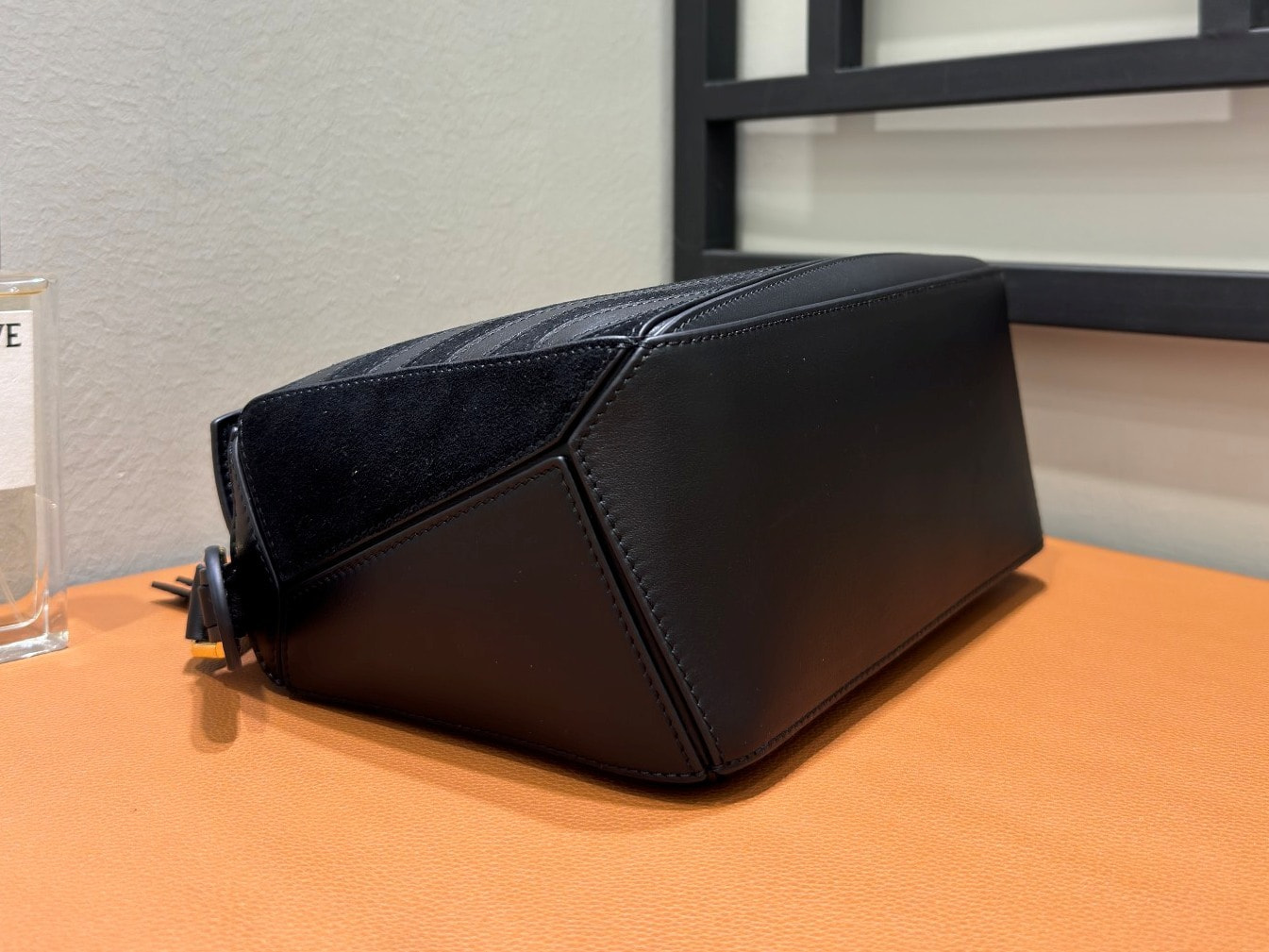 Сумка женская из натуральной кожи Loewe Puzzle Featherlight (вид 2) Сумка женская из натуральной кожи Loewe Puzzle Featherlight (фото, вид 2)
