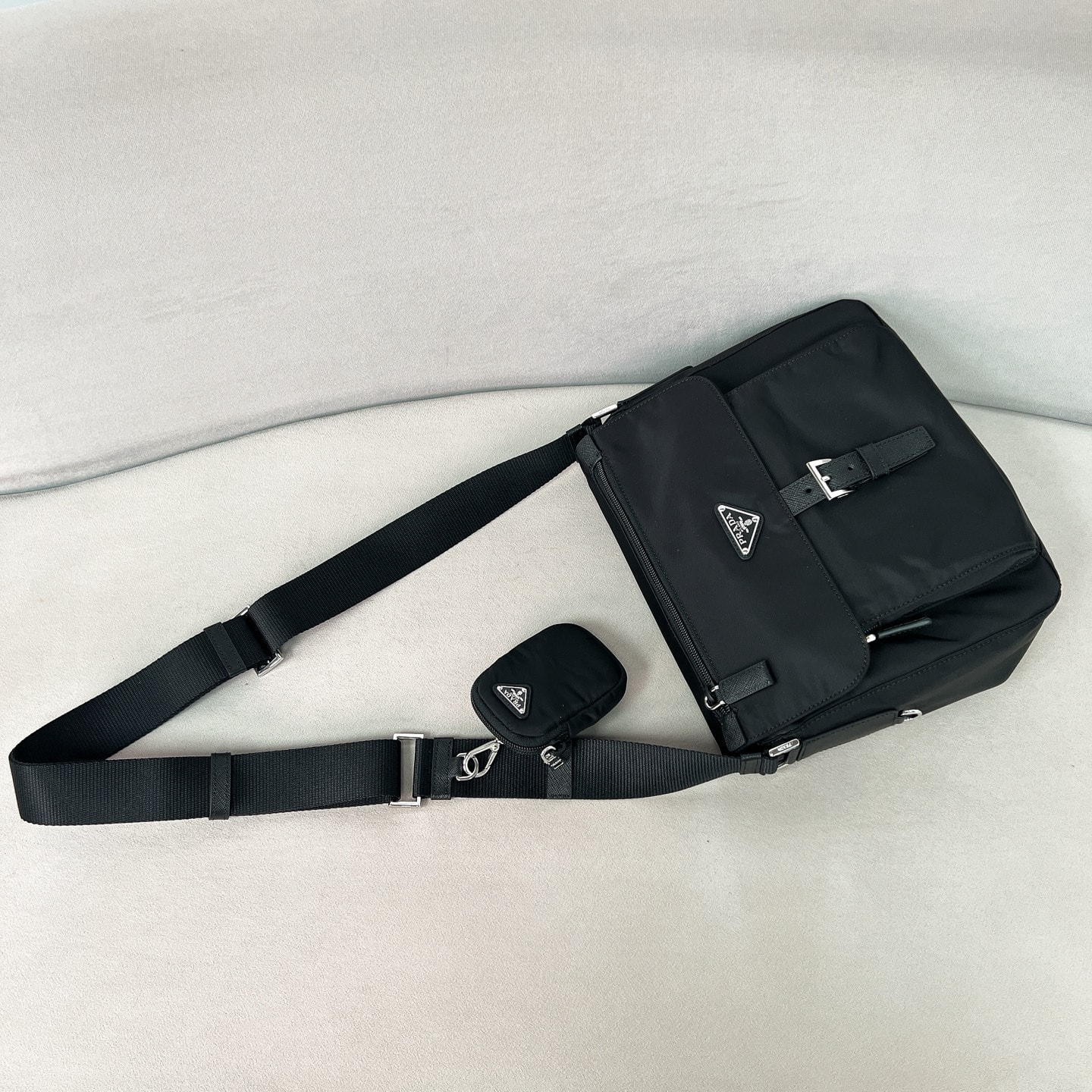 ����� �R�D� Re-Nylon and Saffiano shoulder bag (����, ��� 4)