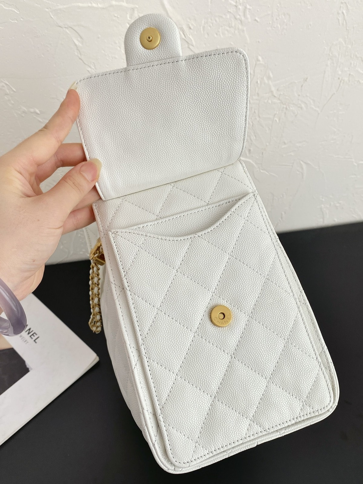 Сумка женская из натуральной кожи белая СНАNЕL 25 Hobo bag (вид 5) Сумка женская из натуральной кожи белая СНАNЕL 25 Hobo bag (фото, вид 5)