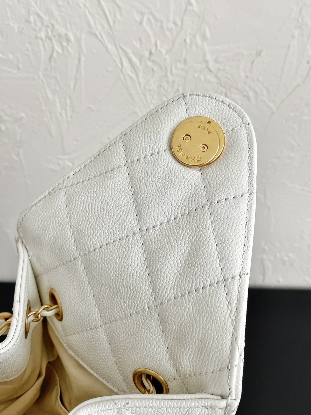 Сумка женская из натуральной кожи белая СНАNЕL 25 Hobo bag (вид 7) Сумка женская из натуральной кожи белая СНАNЕL 25 Hobo bag (фото, вид 7)