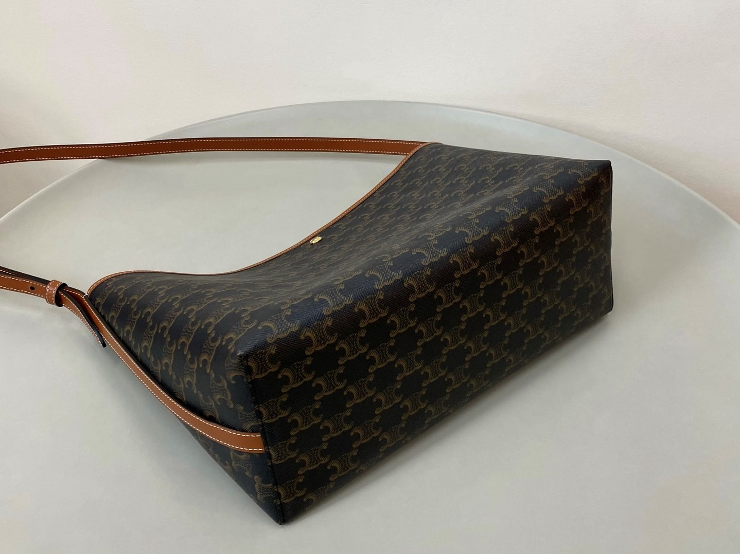 Сумка женская из натуральной кожи СЕLINЕ Soft Shopper (вид 2) Сумка женская из натуральной кожи СЕLINЕ Soft Shopper (фото, вид 2)