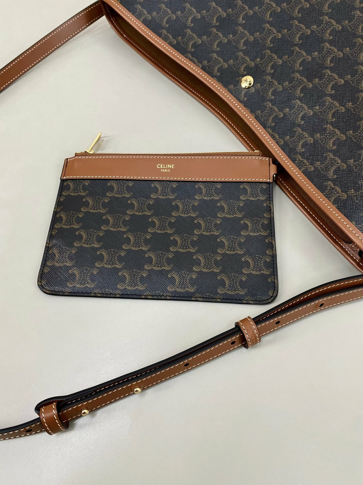 Сумка женская из натуральной кожи СЕLINЕ Soft Shopper (вид 4) Сумка женская из натуральной кожи СЕLINЕ Soft Shopper (фото, вид 4)