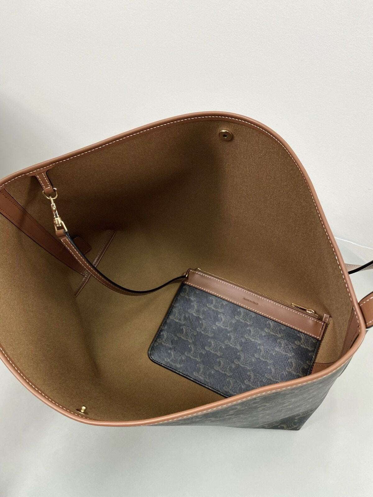 Сумка женская из натуральной кожи СЕLINЕ Soft Shopper (вид 5) Сумка женская из натуральной кожи СЕLINЕ Soft Shopper (фото, вид 5)