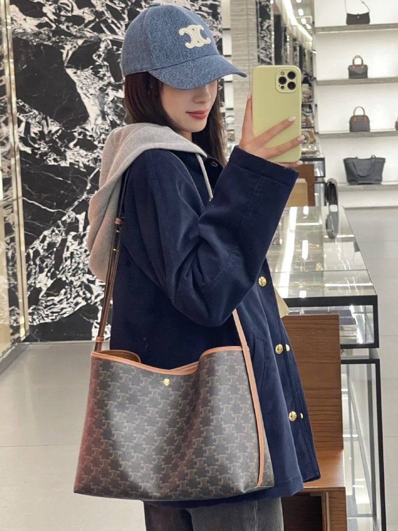 Сумка женская из натуральной кожи СЕLINЕ Soft Shopper (вид 8) Сумка женская из натуральной кожи СЕLINЕ Soft Shopper (фото, вид 8)