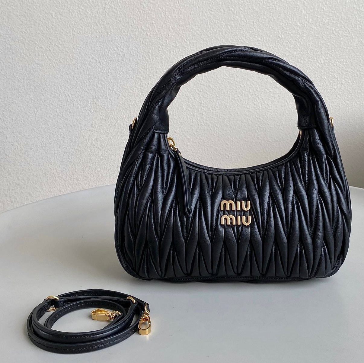   MIU MIU Wander Hobo ()