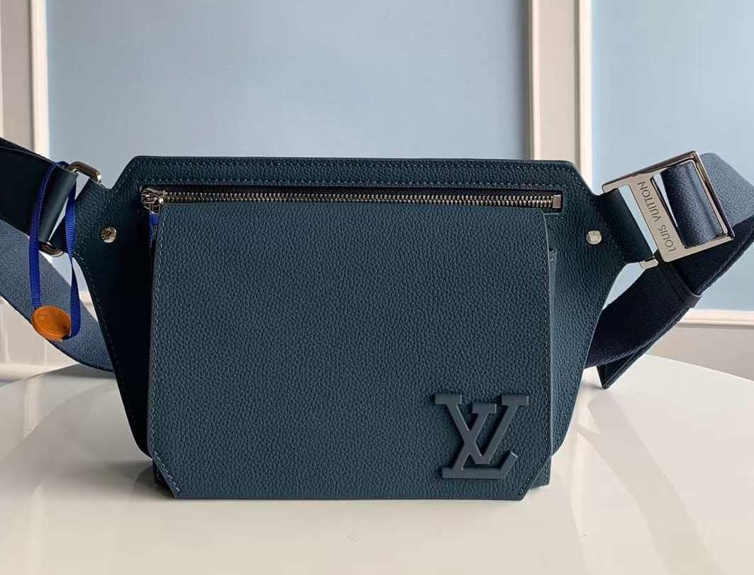   LUIS VUIN Takeoff Sling Aerogram ()