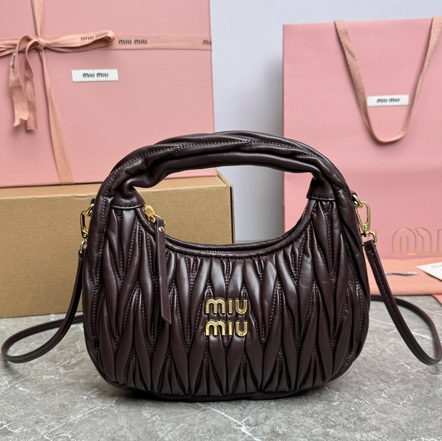   MIU MIU Wander Hobo ()