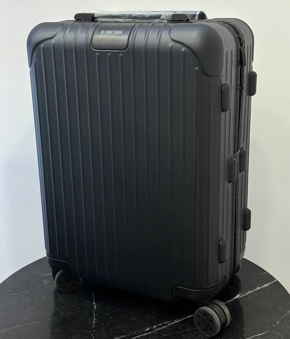    RIMOWA Essential Cabin ()