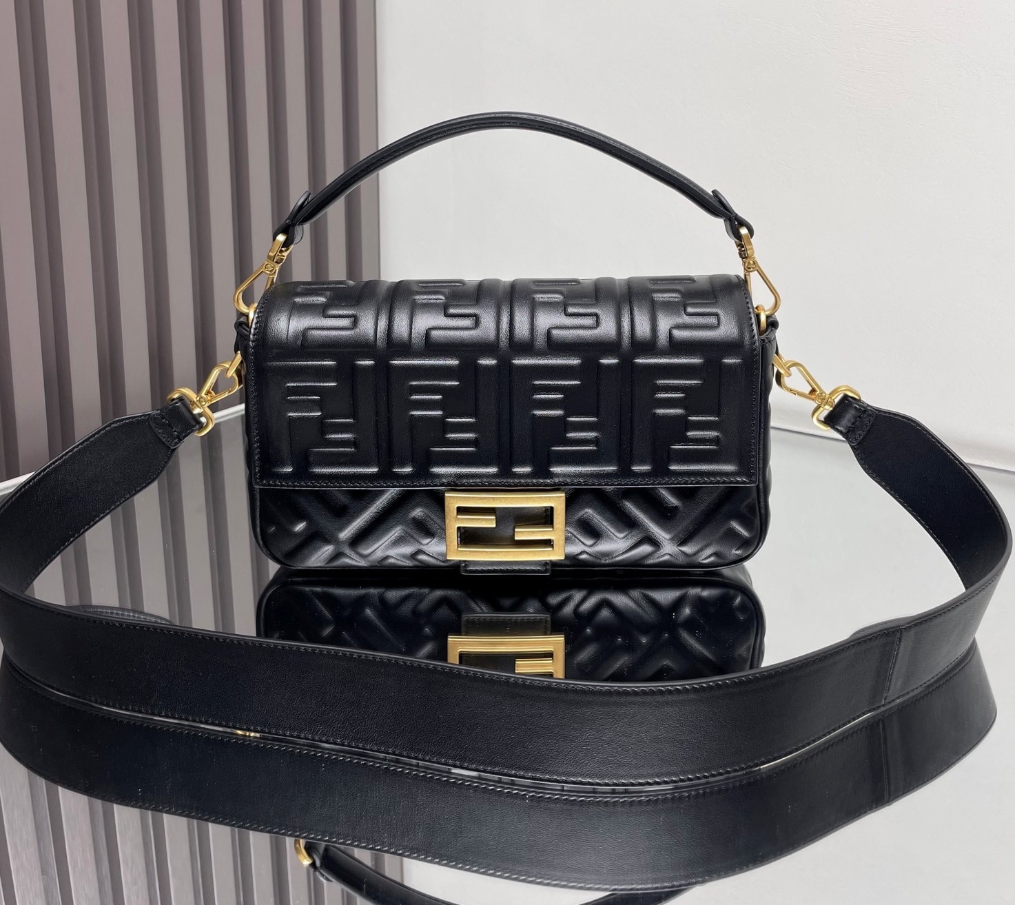 Сумка женская кожаная FЕNDI Baguette Сумка женская кожаная FЕNDI Baguette (фото)