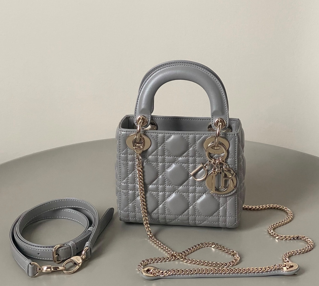 ����� ������� �� ����������� ���� ��RIS�I�N DI�R Lady Di�r mini (����)