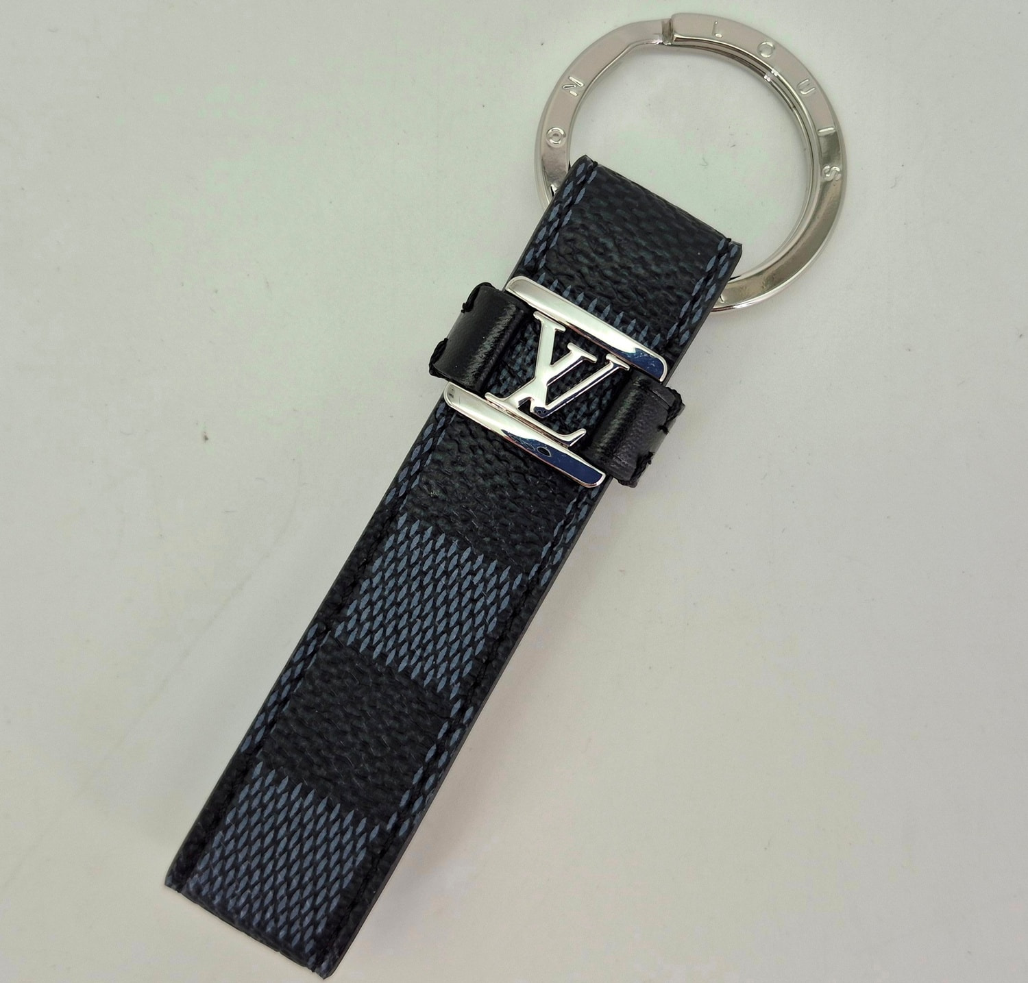 ������ L�UIS VUI���N Dragonne M�n�gr�m (����)