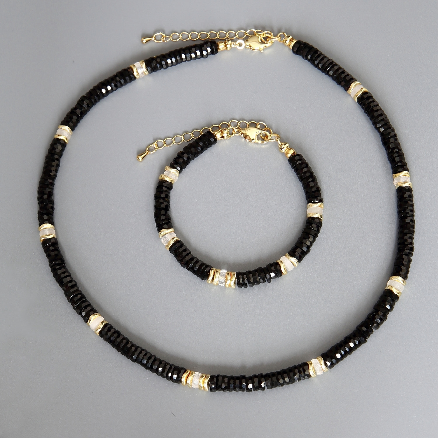 Чокер, браслет и серьги из чёрного агата и горного хрусталя Чокер, браслет и серьги из чёрного агата и горного хрусталя (фото)