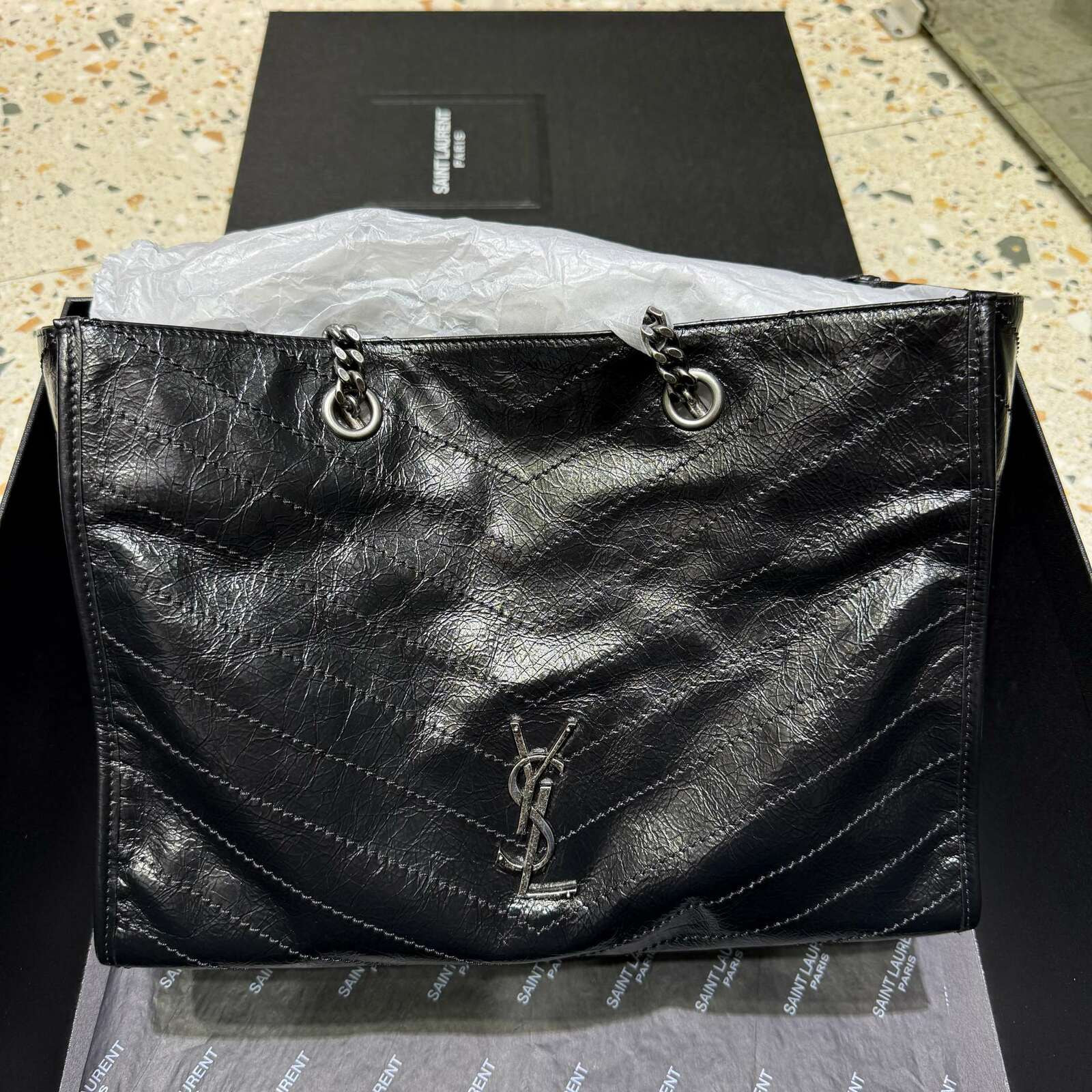 Сумка женская SАINТ LАURЕNТ Niki Shopping Bag Сумка женская SАINТ LАURЕNТ Niki Shopping Bag (фото)